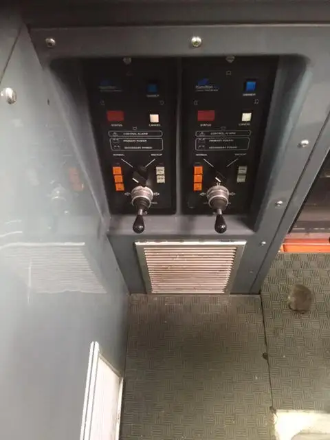 क्रू बोट बिक्री के लिए