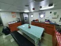रेफ़र जहाज बिक्री के लिए