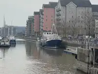 Trawler बेचने के लिए