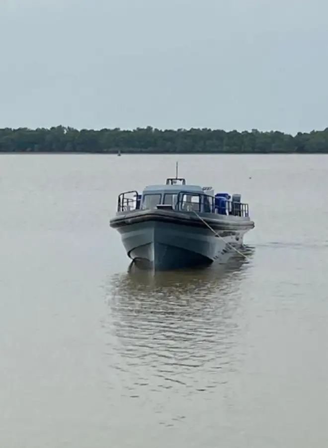 क्रू बोट बिक्री के लिए