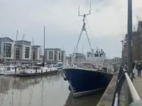 Trawler बेचने के लिए