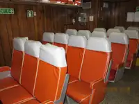 चालक दल की नाव बेचने के लिए
