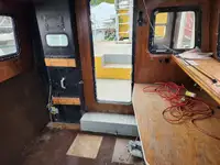 कार्य नौकाएँ बिक्री के लिए