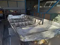 कार्य नौकाएँ बिक्री के लिए