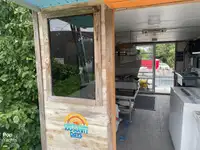 कटमरैन बेचने के लिए