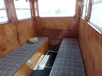 कार्य नौकाएँ बेचने के लिए