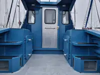 कंटेनर जहाज़ बेचने के लिए