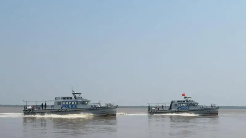 गश्ती नाव बिक्री के लिए