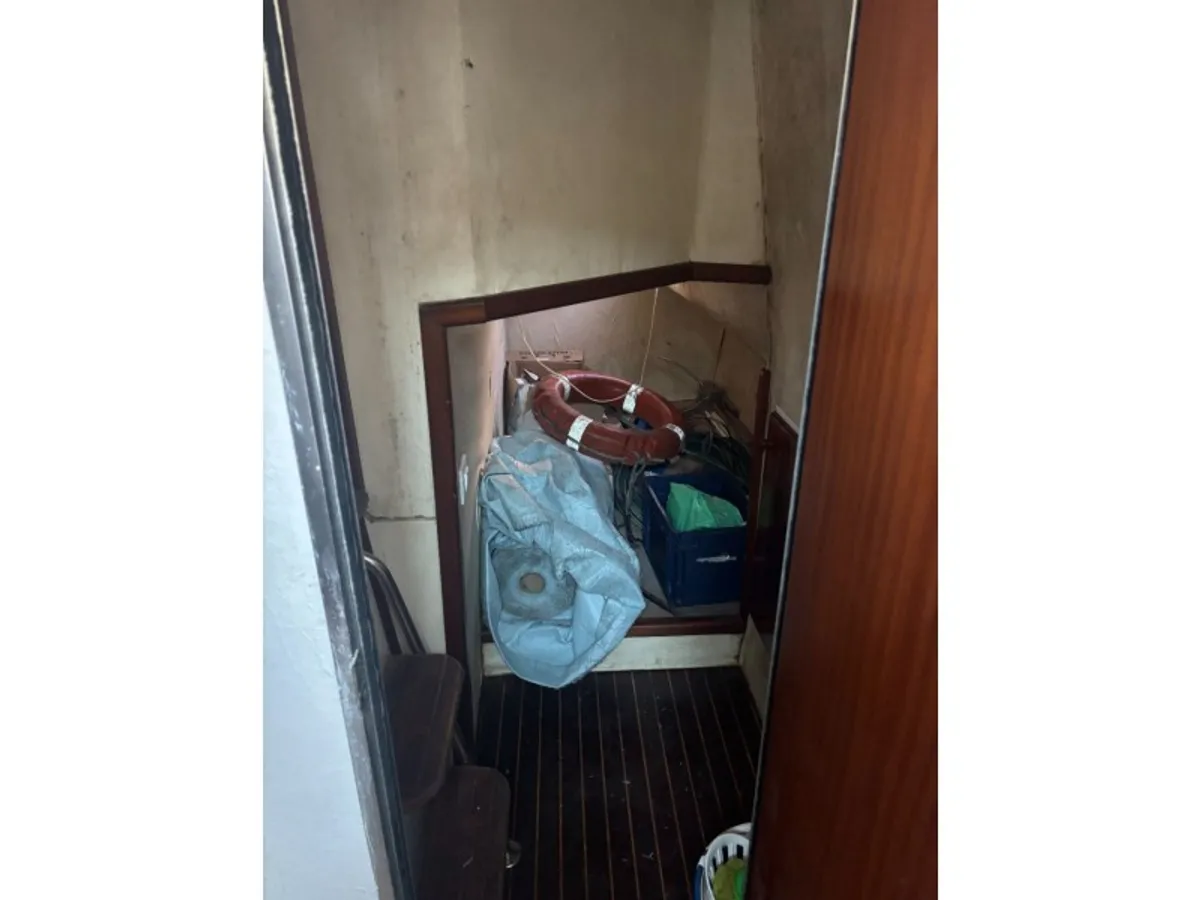 कार्य नौकाएँ बिक्री के लिए