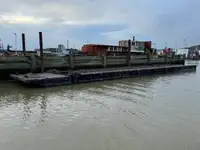 पीपे का पुल बेचने के लिए