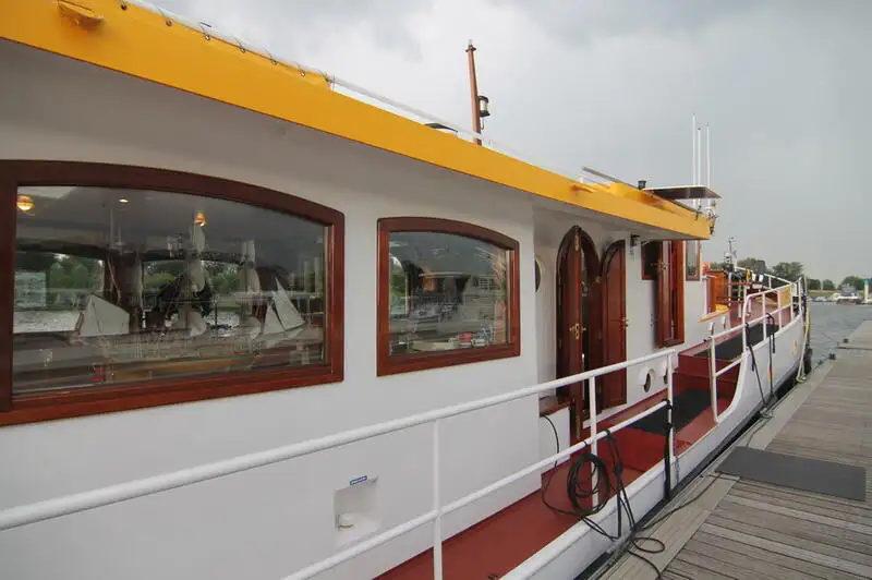 क्रूज जहाज बिक्री के लिए