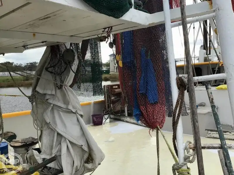 ट्रॉलर बिक्री के लिए