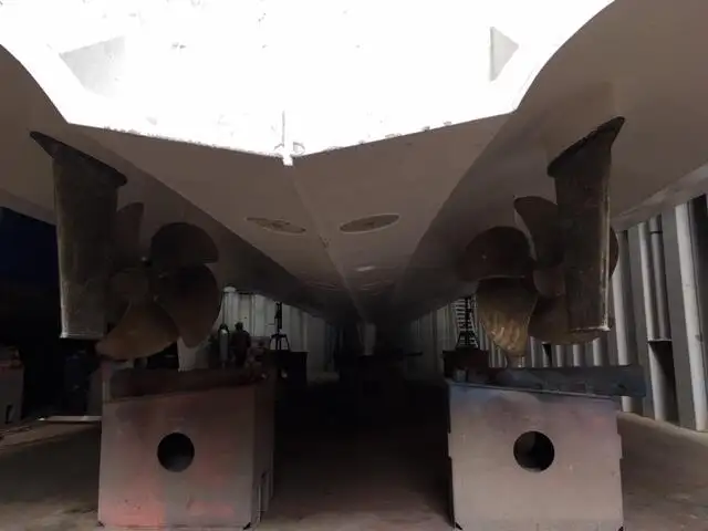 गश्ती नाव बिक्री के लिए