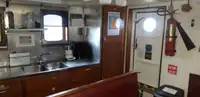 गश्ती नाव बिक्री के लिए