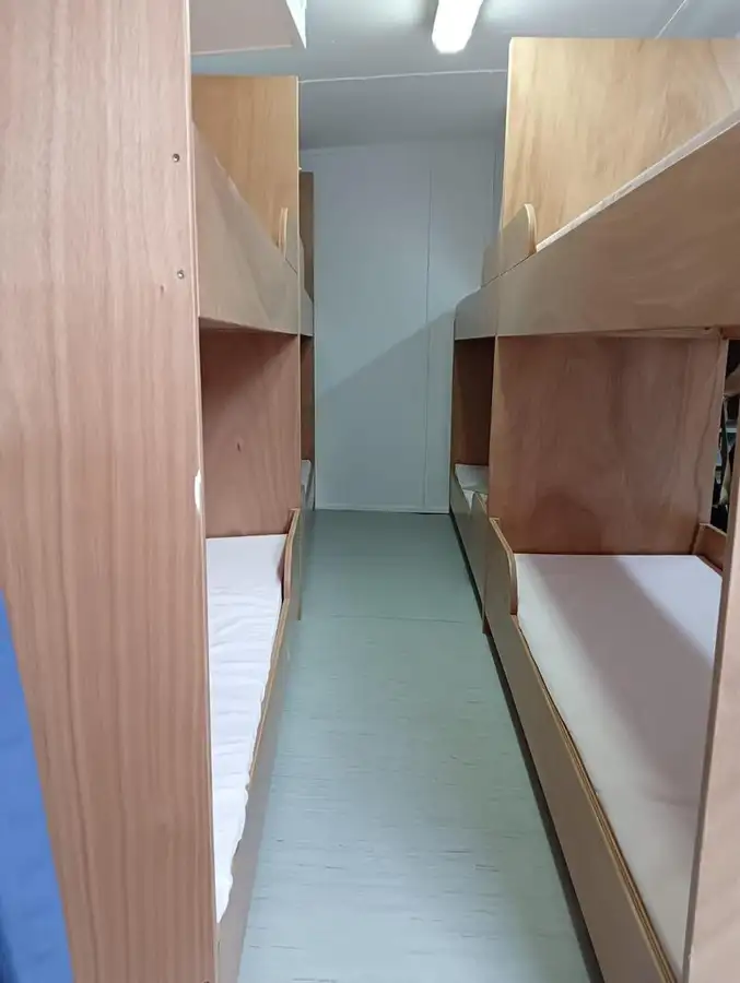 कंटेनर जहाज बिक्री के लिए