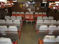 चालक दल की नाव बेचने के लिए