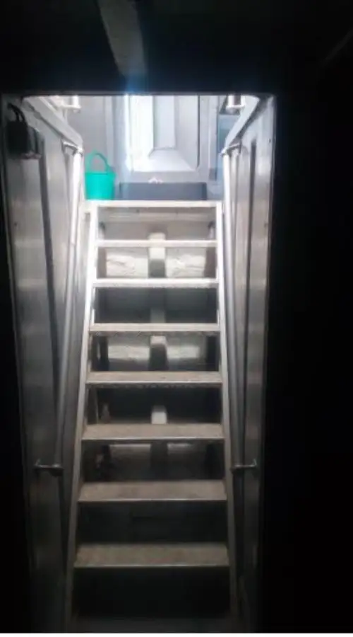 गश्ती नाव बिक्री के लिए