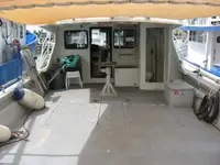 क्रू बोट बिक्री के लिए