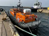 क्रू बोट बिक्री के लिए