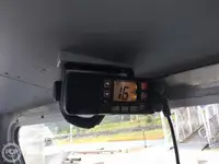 चालक दल की नाव बेचने के लिए