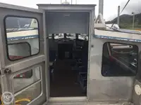 चालक दल की नाव बेचने के लिए