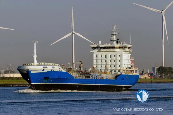 Oil/Chemical tanker for sale
