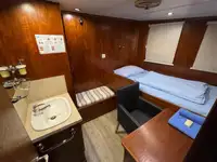 कंटेनर जहाज बिक्री के लिए