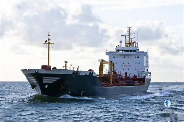 Oil/Chemical tanker for sale