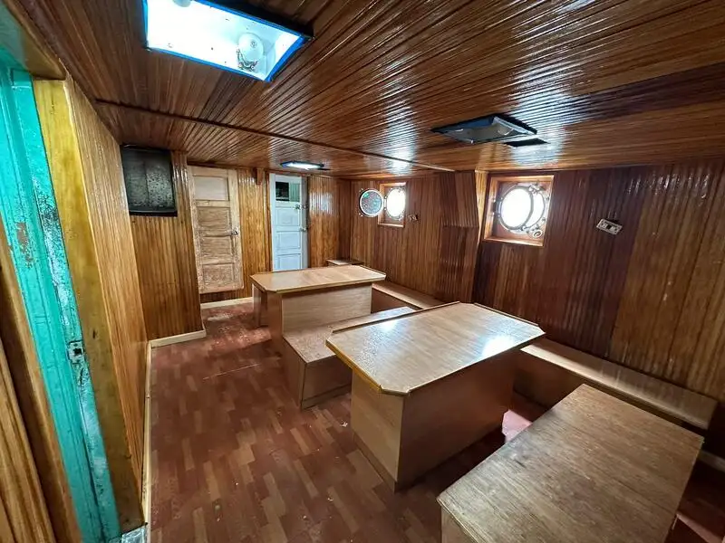 ट्रॉलर बिक्री के लिए