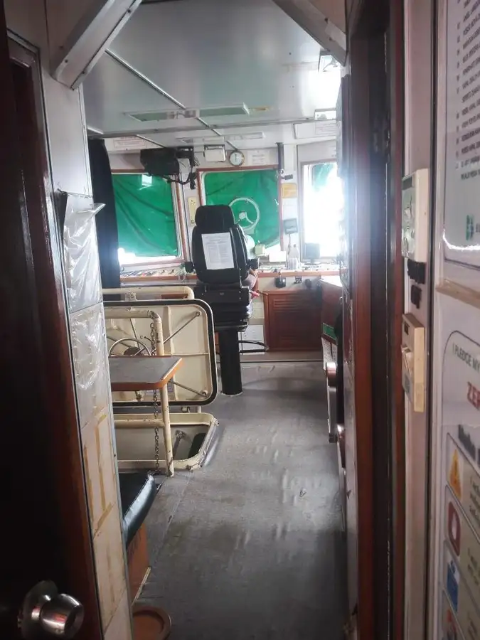 कार्य नौकाएँ बिक्री के लिए