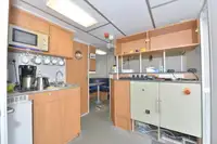 कार्य नौकाएँ बिक्री के लिए