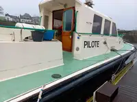 पायलट नाव बेचने के लिए