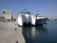 कटमरैन बेचने के लिए