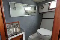 कार्य नौकाएँ बिक्री के लिए
