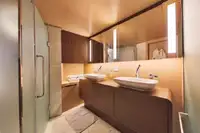 क्रूज जहाज बिक्री के लिए