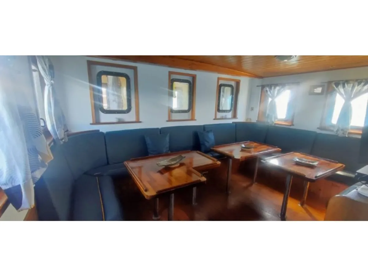 नौका बिक्री के लिए