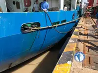 बादबानी जहाज बेचने के लिए
