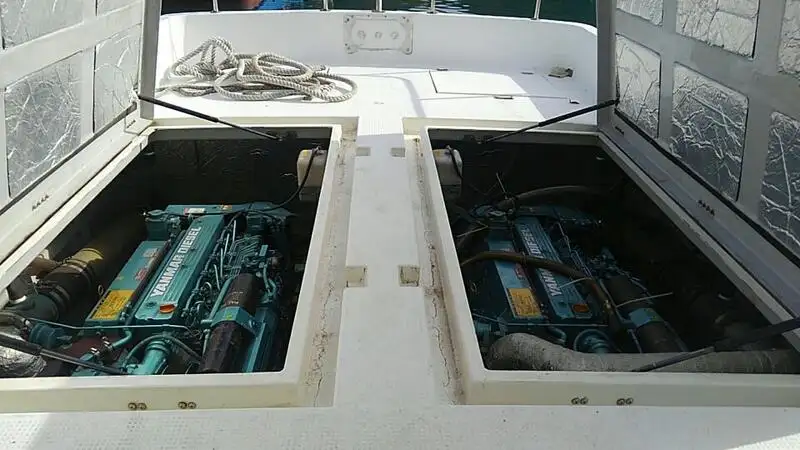 क्रू बोट बिक्री के लिए