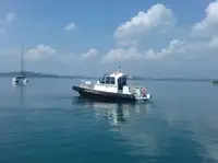 चालक दल की नाव बेचने के लिए