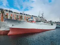 Trawler बेचने के लिए
