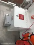 चालक दल की नाव बेचने के लिए