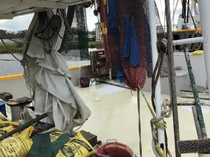 ट्रॉलर बिक्री के लिए
