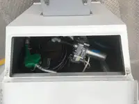 चालक दल की नाव बेचने के लिए