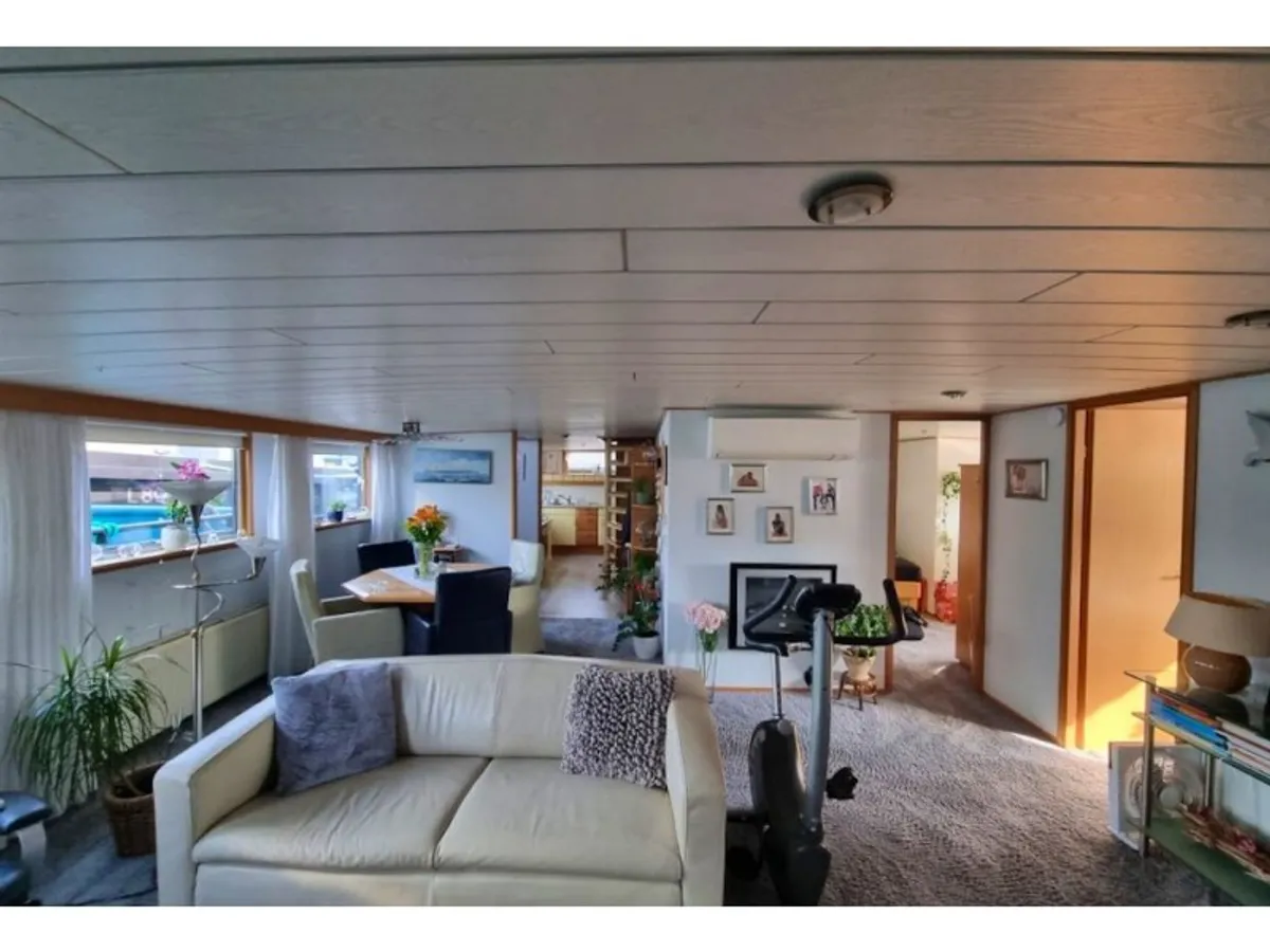 बार्ज बिक्री के लिए