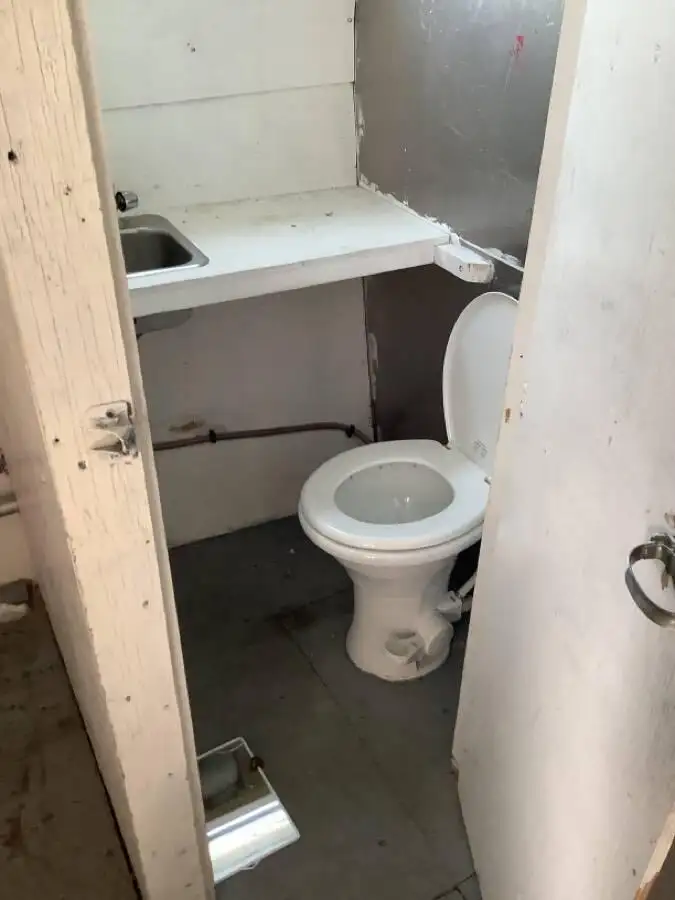 कार्य नौकाएँ बिक्री के लिए