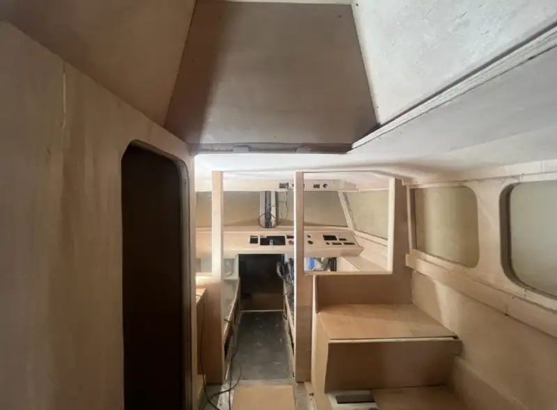 कार्य नौकाएँ बिक्री के लिए