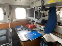 कार्य नौकाएँ बेचने के लिए