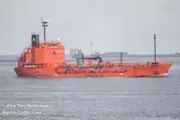 Oil/Chemical tanker बेचने के लिए