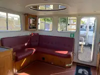 कटमरैन बेचने के लिए