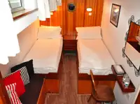 Floating hotel बेचने के लिए